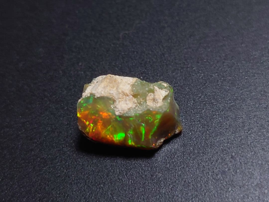 プレシャスオパール 原石 多色 ジュエリー グレード エチオピア 鉱物