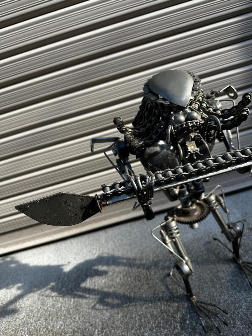 メタルアート　プレデターモチーフ　廃材アート