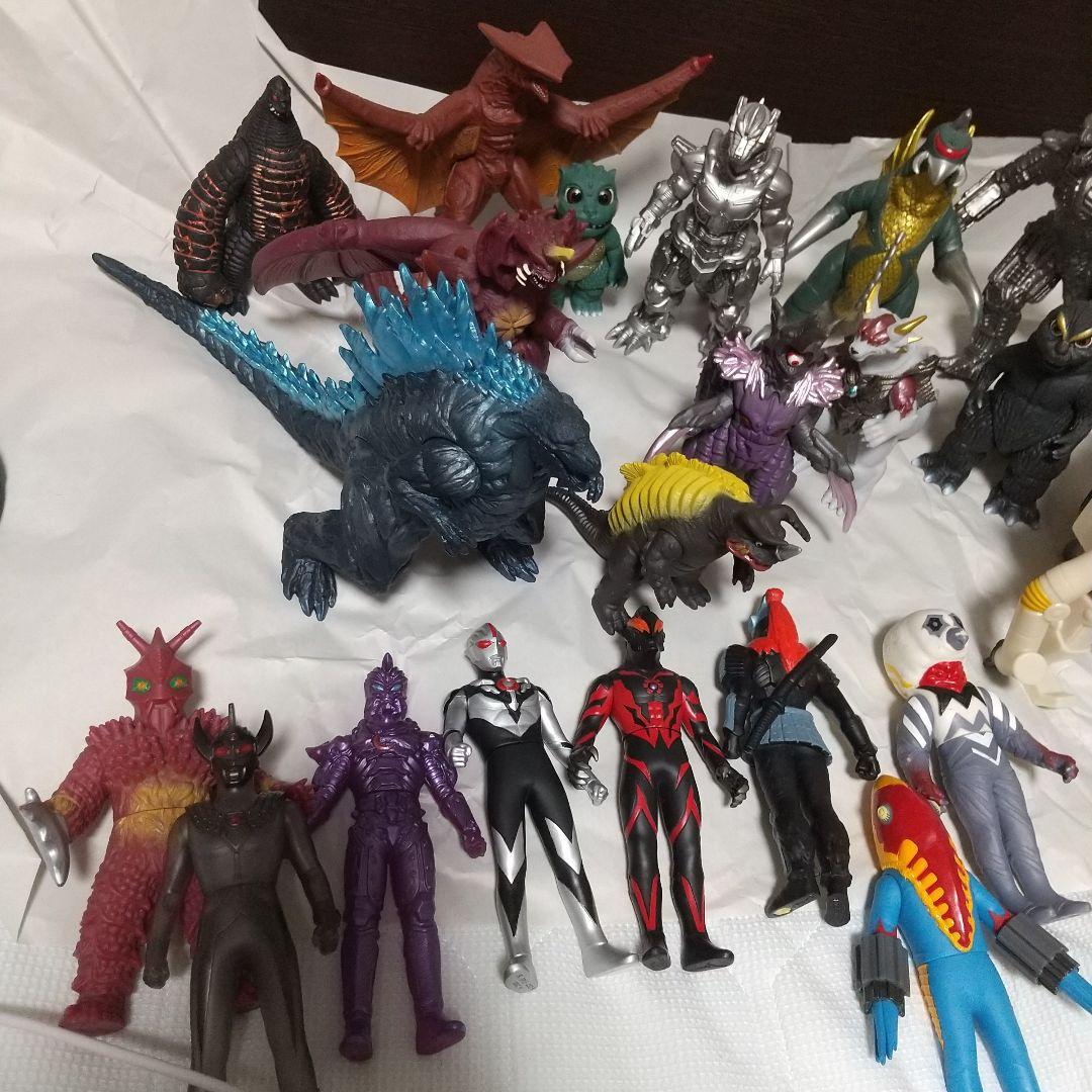 出品を待つフィギュア達