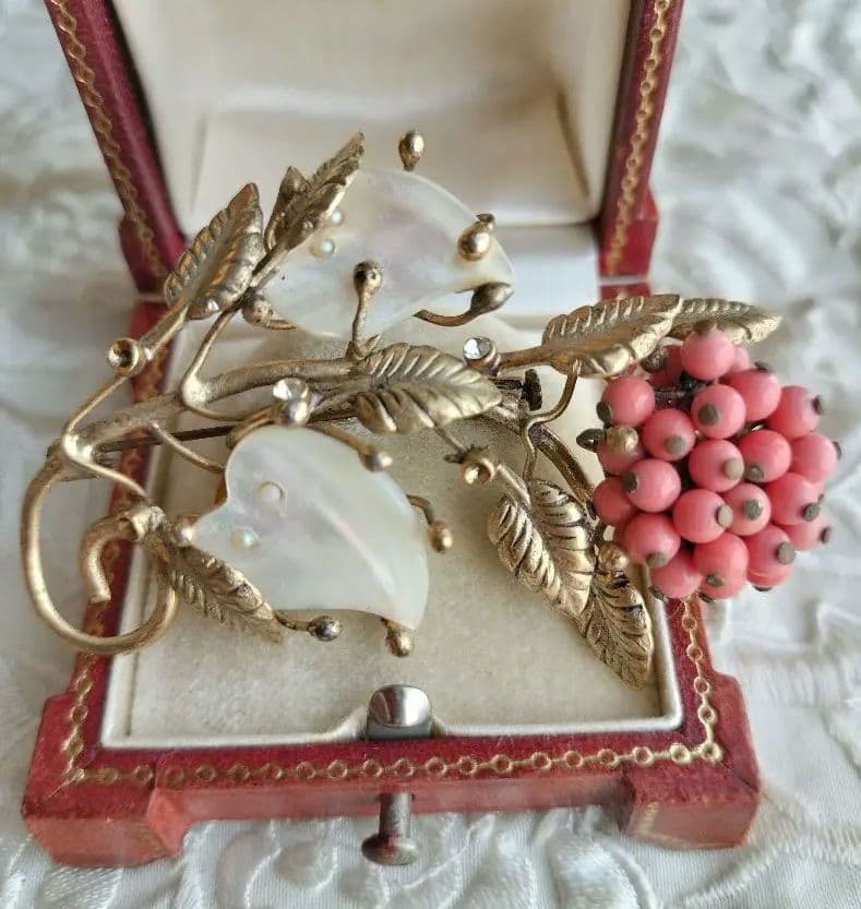 コーラルカボションの花 シェル 貝細工 ブローチ ヴィンテージ