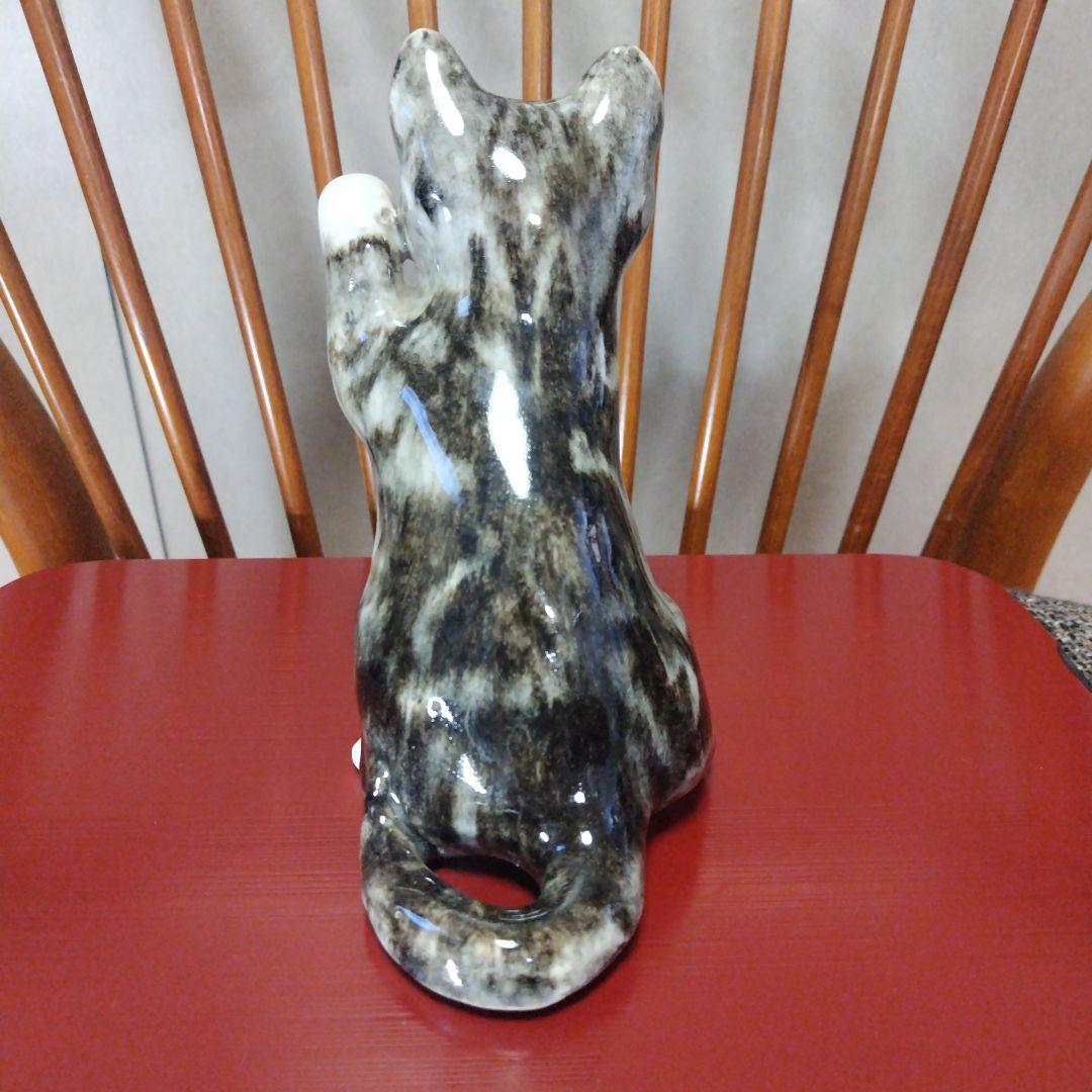 ウィンスタンレイキャット（ケンジントンキャット）片手を上げる可愛い