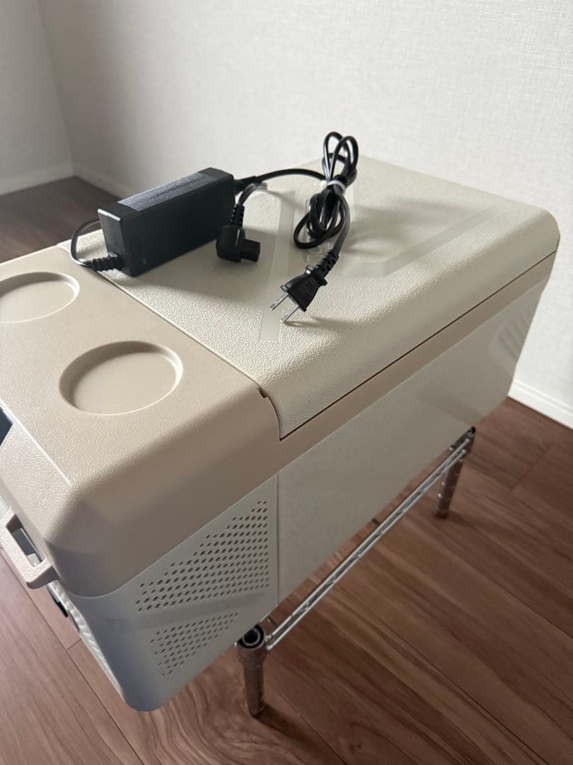 ベージュ 車載冷蔵庫　ポータブル冷蔵庫　16L