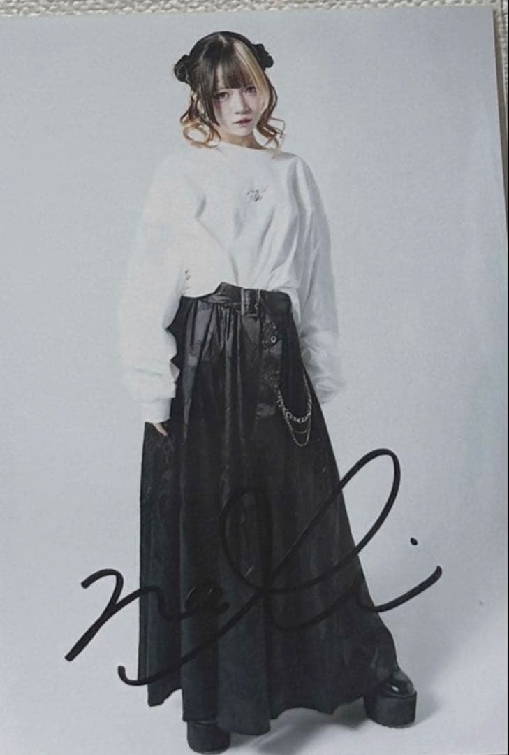 川口莉奈 直筆サイン入りブロマイド - メルカリ