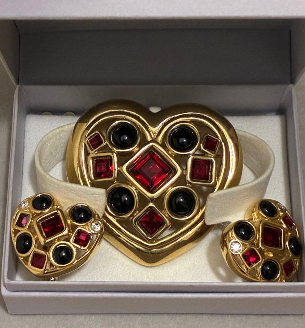 GIVENCHYジバンシー　ヴィンテージ　ハートブローチ＆イアリングセット GIVENCHYジバンシー ヴィンテージ ハートブローチ＆イアリングセット