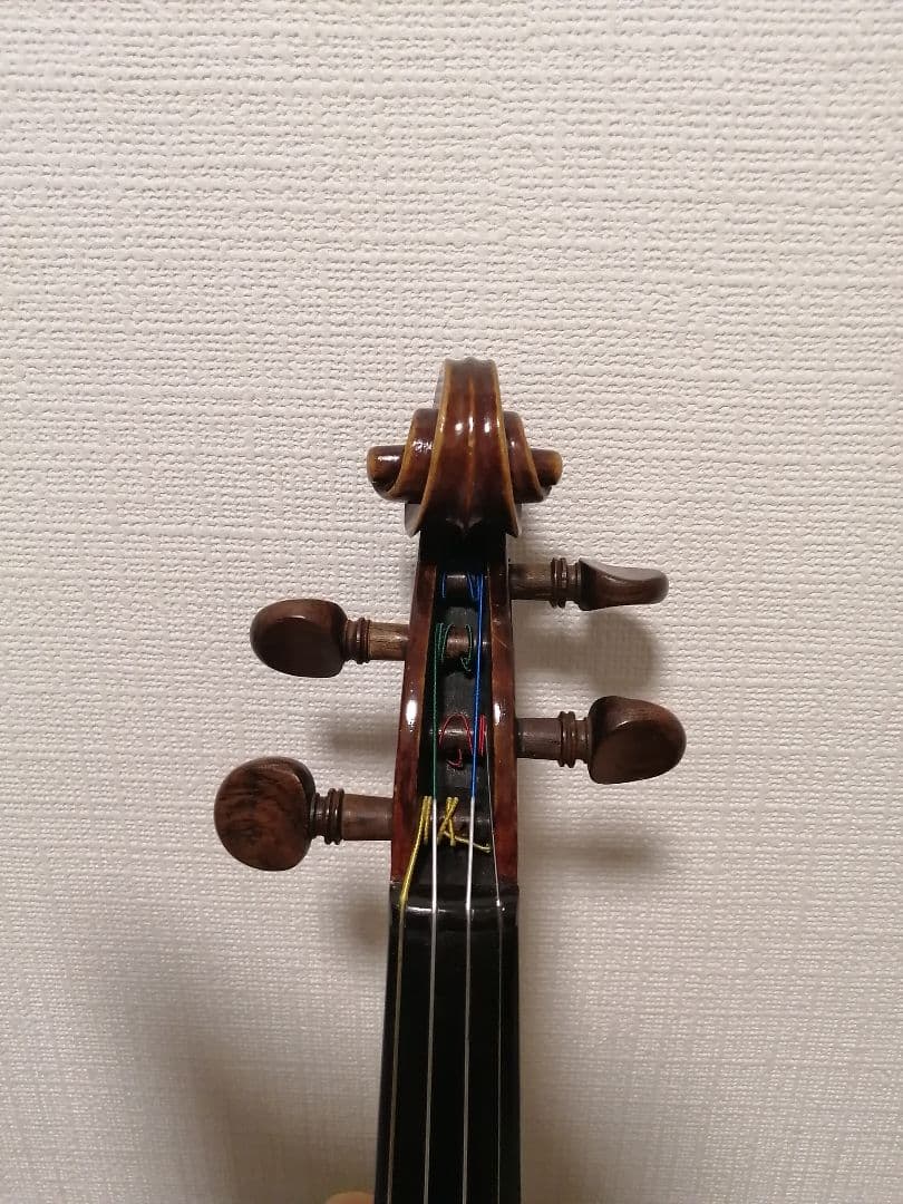 オールドフレンチ　ヴァイオリン　(An old French violin)