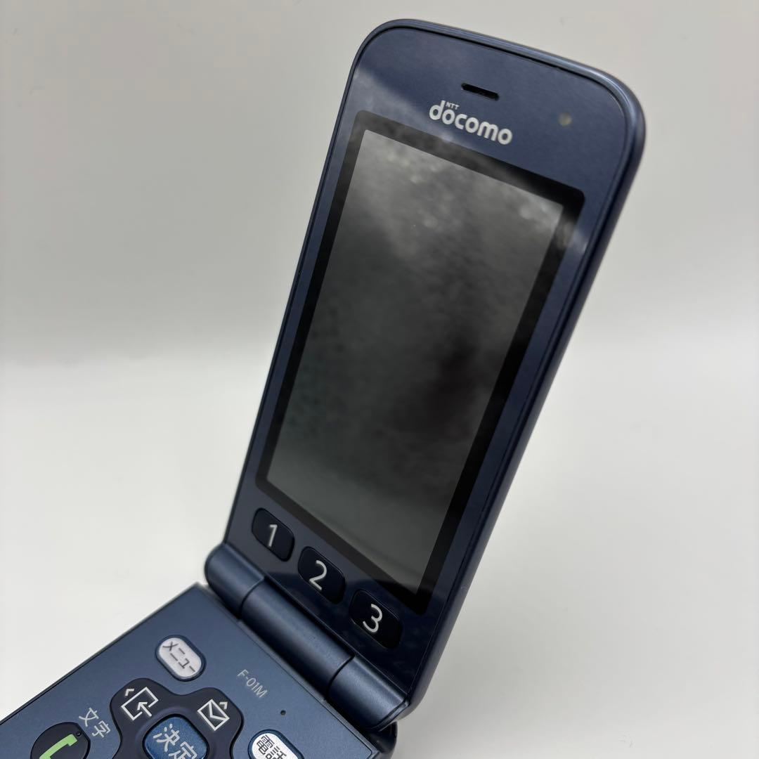 docomo らくらくホン F-01M ネイビー 純正充電器付きの通販はau PAY
