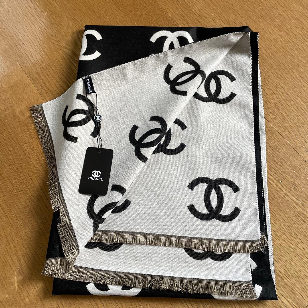 CHANEL ロゴマフラー ブラック/ホワイト ノベルティ品 - メルカリ