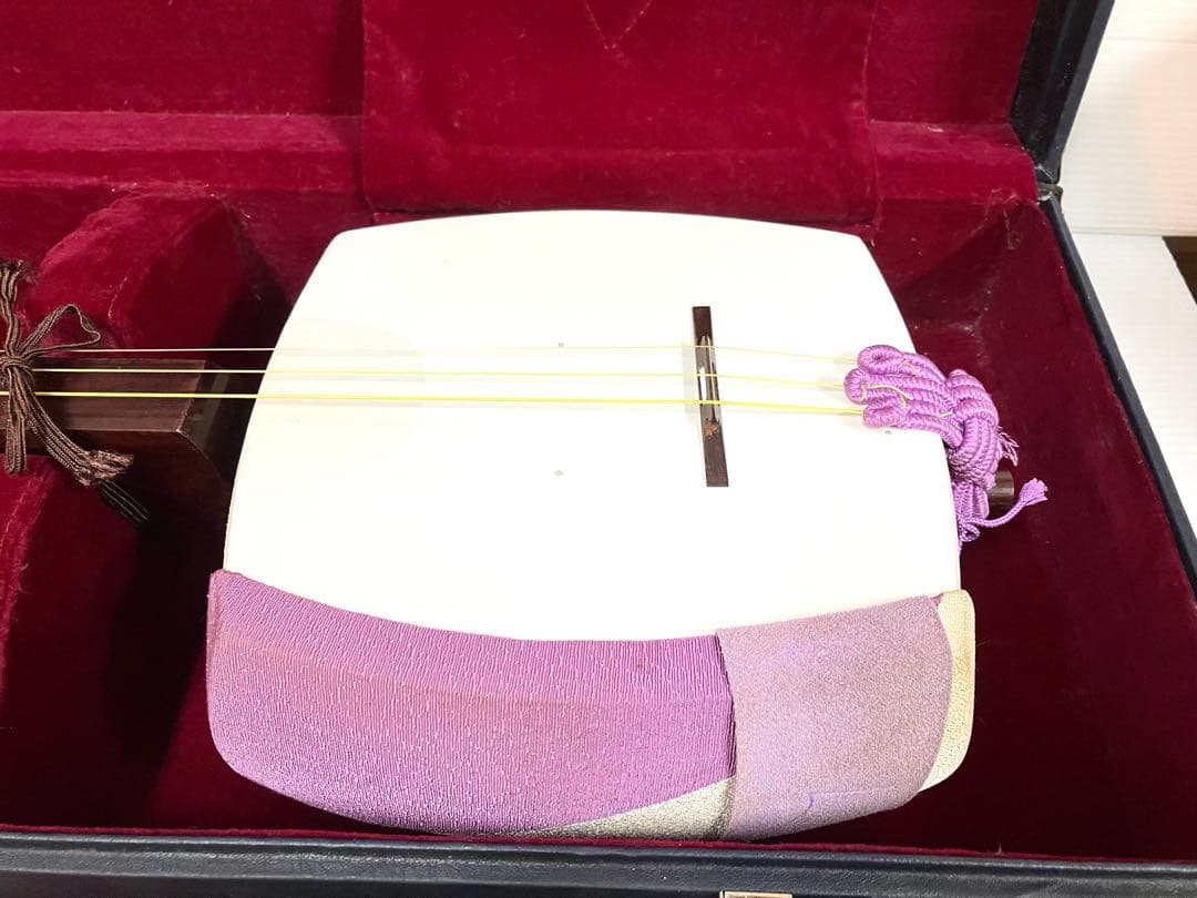 美品◇民謡三味線◇紅木 中棹 東さわり 皮破れ無 鼈甲撥／