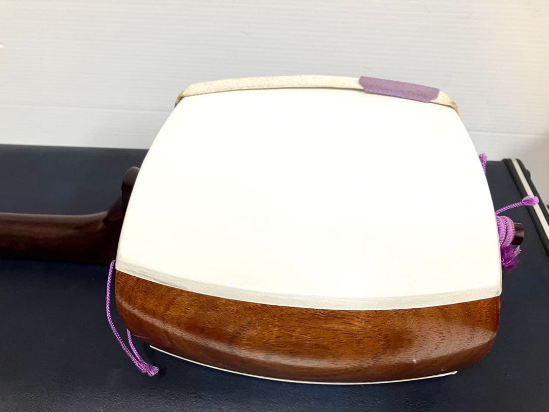 美品◇民謡三味線◇紅木 中棹 東さわり 皮破れ無 鼈甲撥／