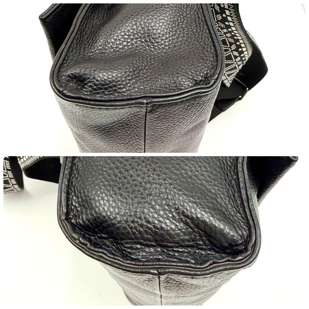 WEB限定イアパピヨネ 柄ワイドテープ ショルダーバッグ ブラック 幾何学 模様