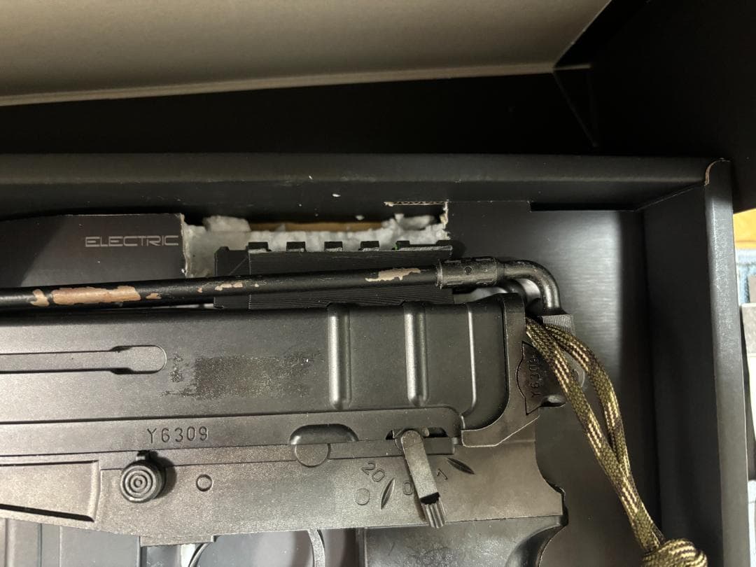 東京マルイ SCORPION VZ61 電動ガン 本体と付属品、バッテリーなど