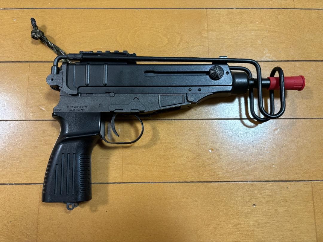 東京マルイ SCORPION VZ61 電動ガン 本体と付属品、バッテリーなど