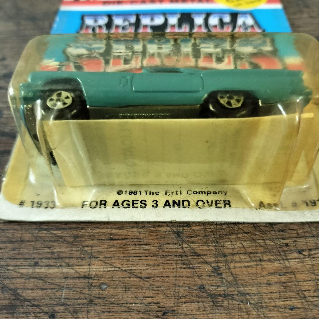 ERTL '57フォードTバード当時物 ヴィンテージミニカー1/64 海外物レア
