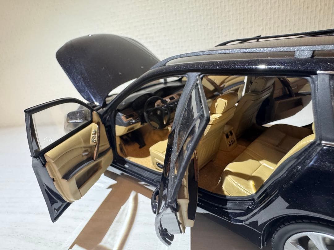 BMW 5シリーズ ツーリング ミニカー ブラック