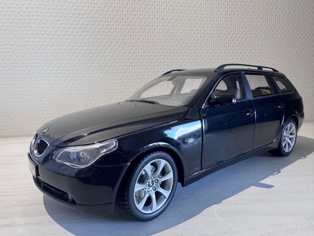 BMW 5シリーズ ツーリング ミニカー ブラック