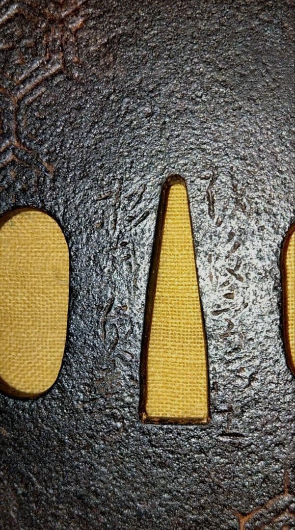 珍品　鉄鍔　鐔　(越後高田士松井貞寿　藝州海田於陳営　亀甲紋)幕末　刀工　箱付き