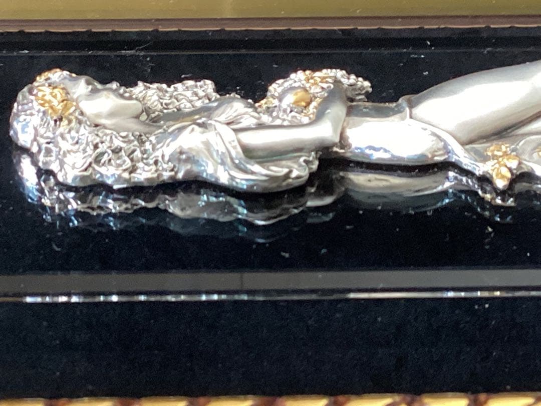 BRUNEL社イタリア製銀製立体女神レリーフ 額入り豪華ケース カットガラス版