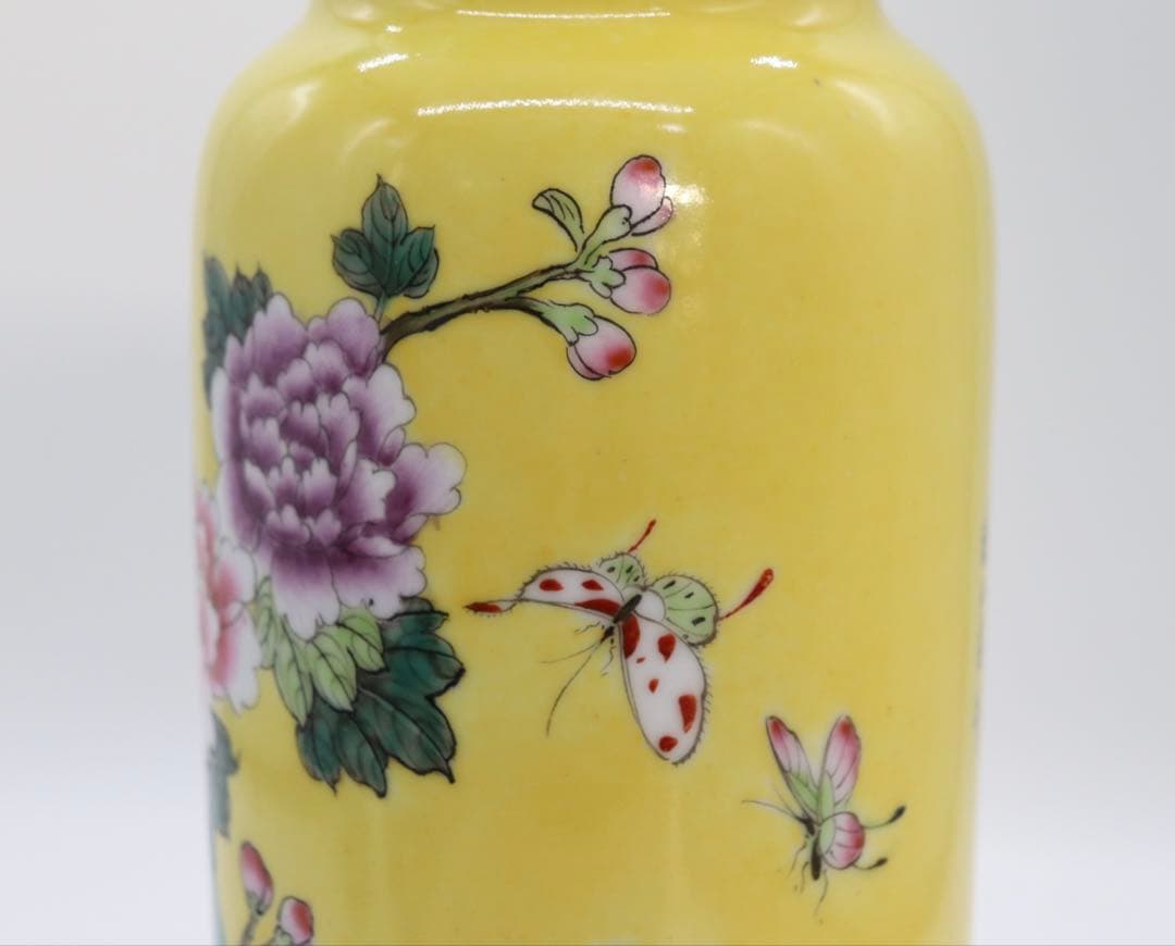 中国　粉彩牡丹胡蝶紋瓶　慎徳堂製　送料込み251030
