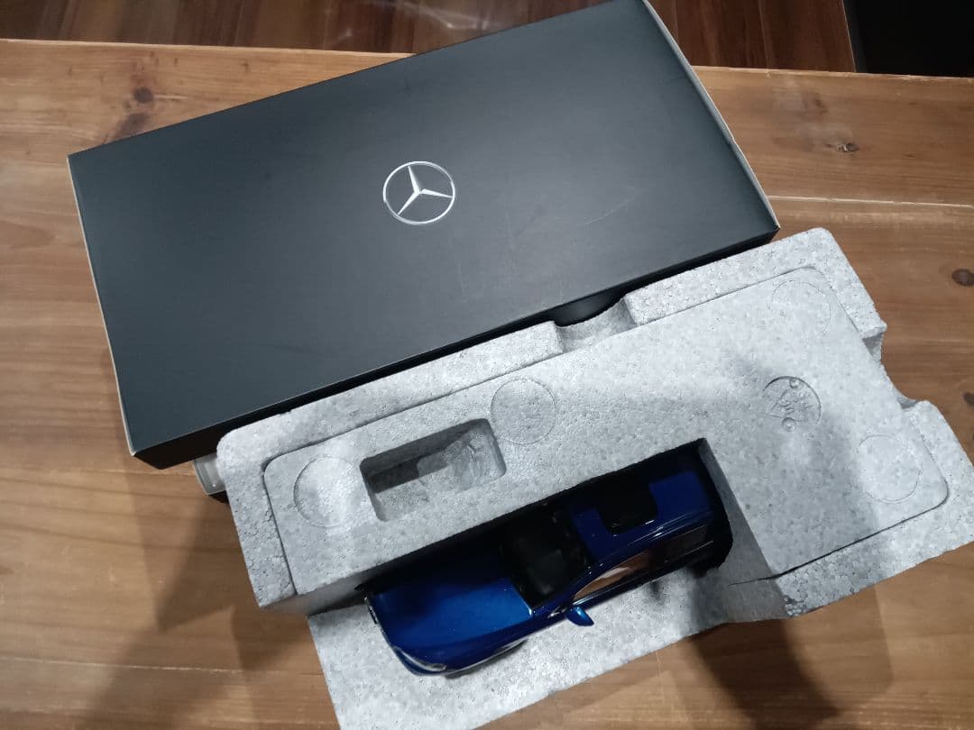 1/18 メルセデスベンツ　GLC クーペ　C253 ブルー　ミニカー