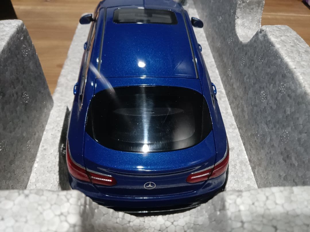 1/18 メルセデスベンツ　GLC クーペ　C253 ブルー　ミニカー