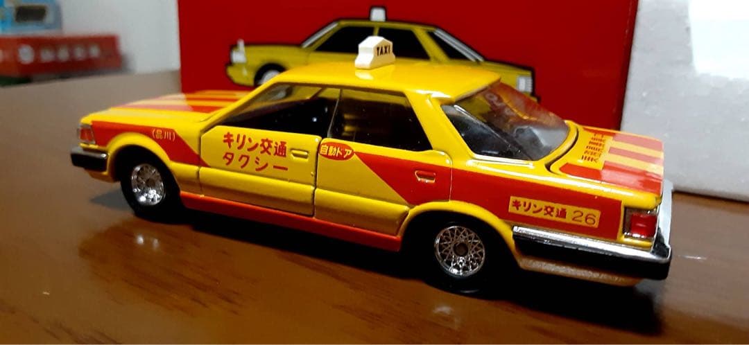 トミカ　ダンディ　 日産　グロリア　タクシー　DJ-014 1/43