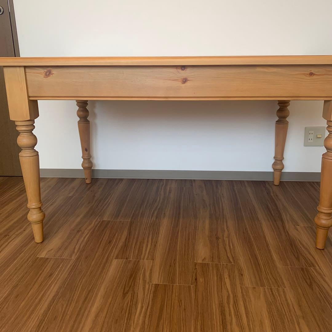 ザ・ペニーワイズ、ダイニングテーブル