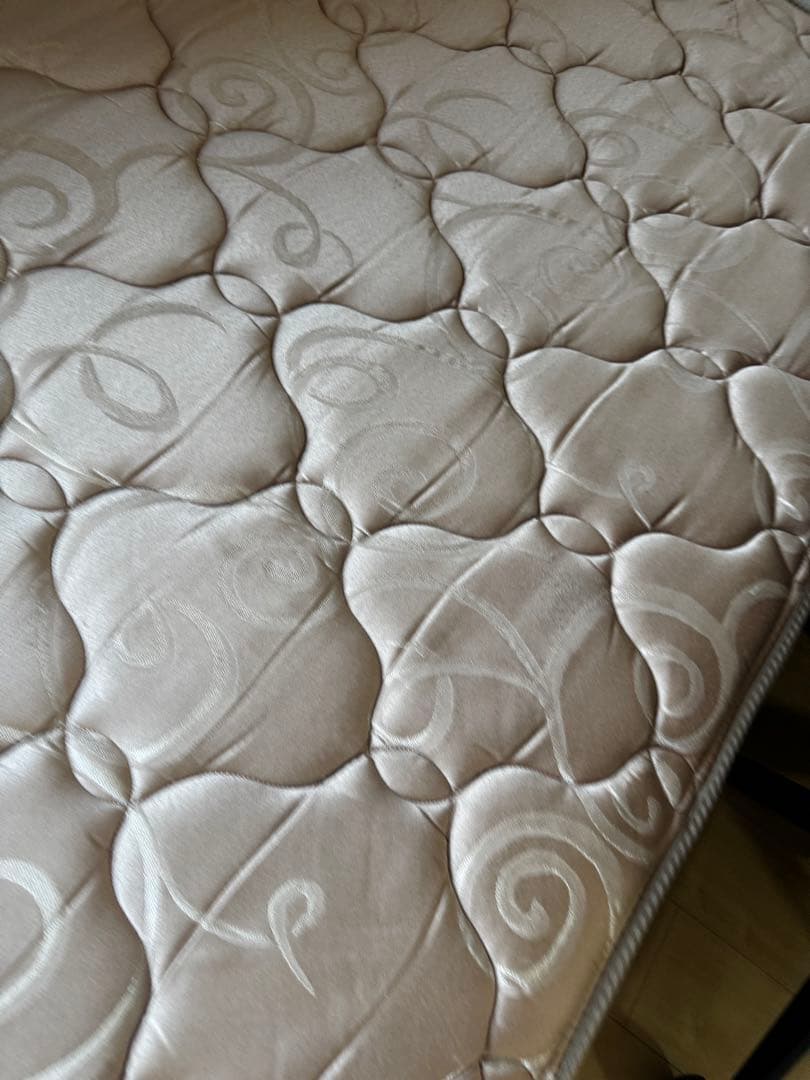 【1/8まで出品】シングルベッドフレーム +マットレス