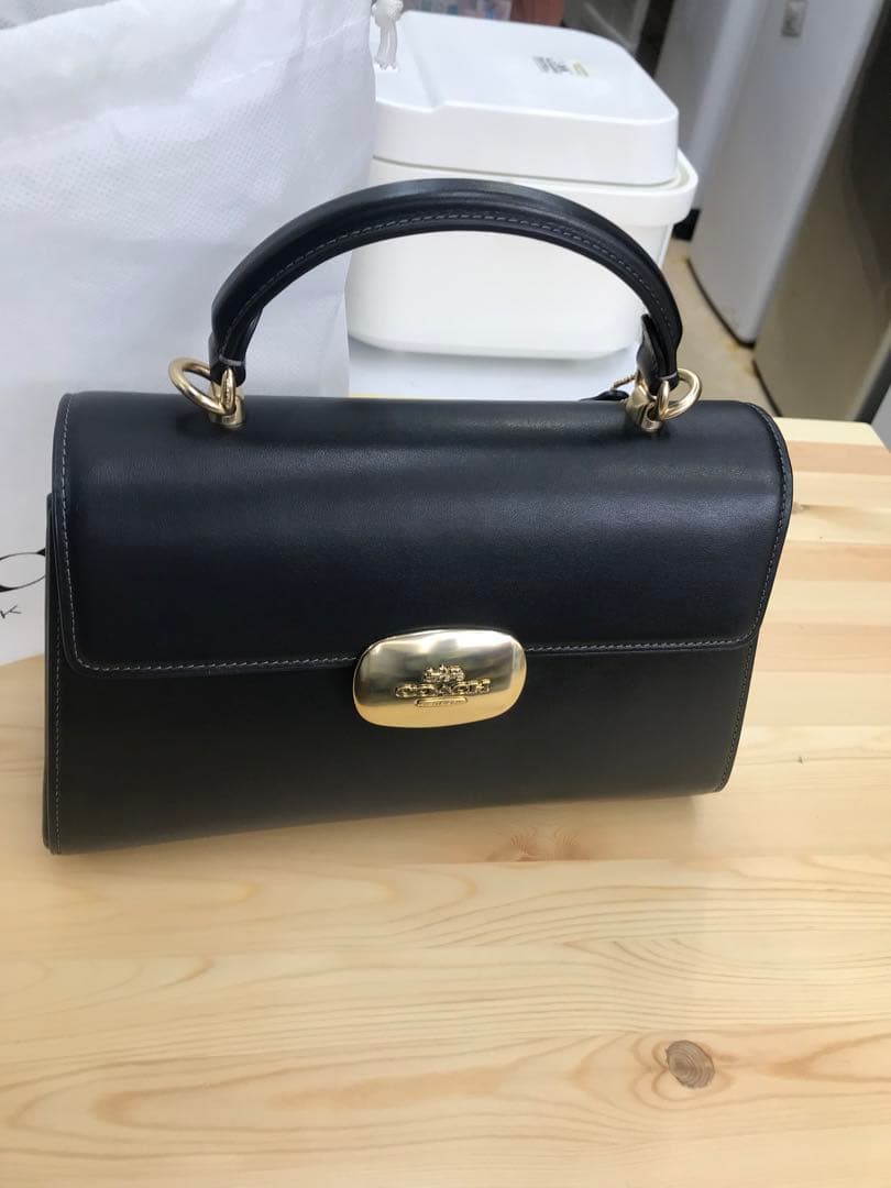 特売　【新品未使用】Coach 黒 レザー ハンドバッグ