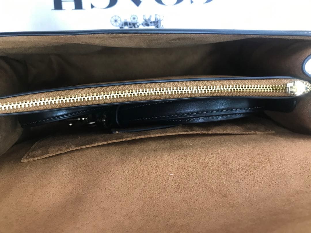 特売　【新品未使用】Coach 黒 レザー ハンドバッグ