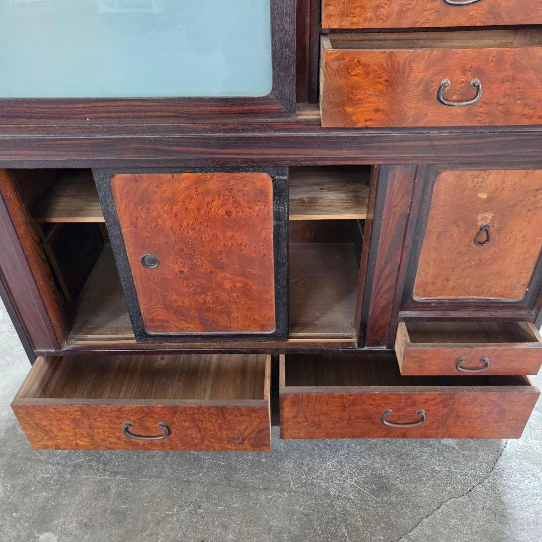 アンティーク風木製箪笥 ガラス扉付き