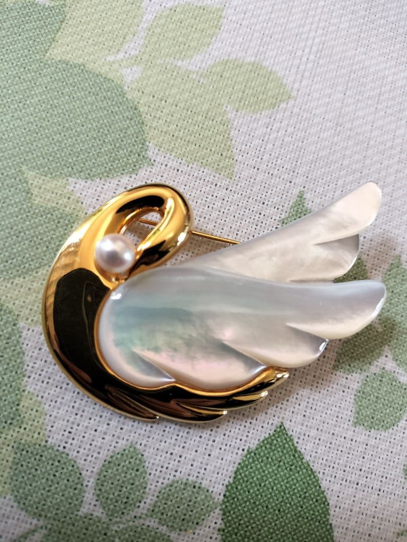 田崎白鳥デザインのブローチ 田崎白鳥デザインのブローチ 田崎白鳥