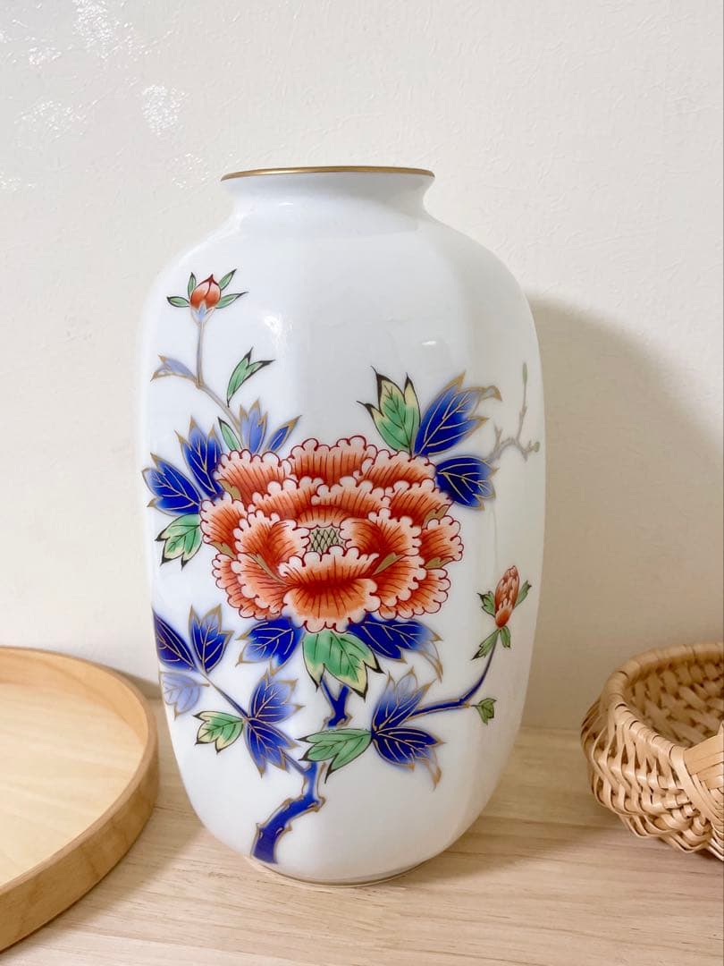 宮内庁御用達 深川製 有田焼 牡丹 面取花瓶 フラワーベース - メルカリ