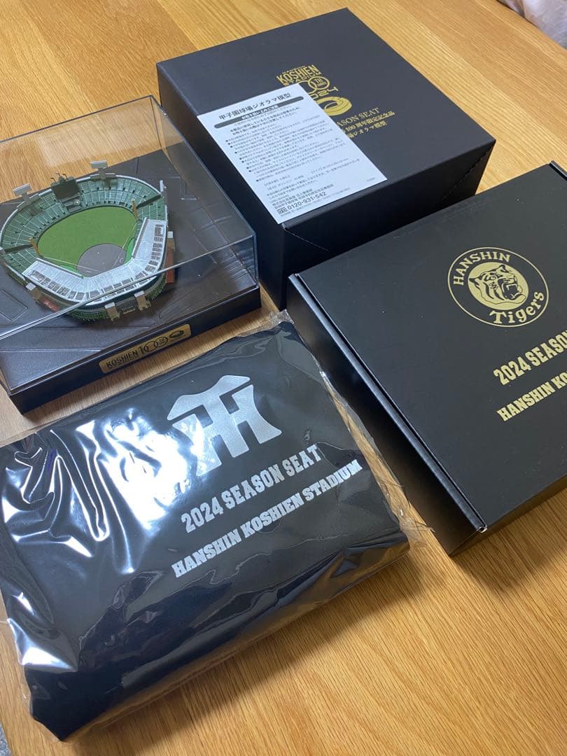 阪神甲子園球場 100周年記念ミニチュアジオラマ＆ パーカーLサイズ+オマケ付き 阪神甲子園球場 100周年記念ミニチュアジオラマ＆ パーカーLサイズ+