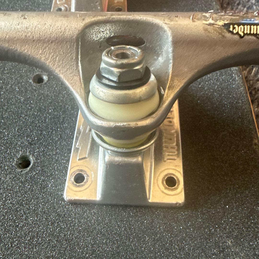 スケートボード THUNDER TRUCK HOLLOW LIGHTS 2 147 HI