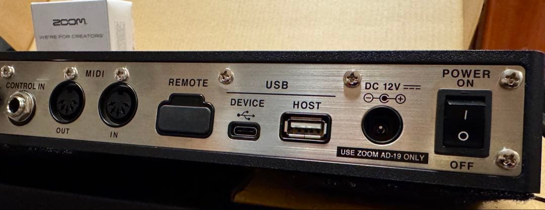 ZOOM G11 フラッグシップ マルチエフェクター 17000円相当のオマケ付