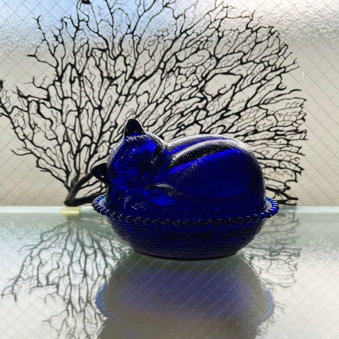 骨董 時代ガラス 希少 瑠璃色ガラス 眠り猫モチーフ 蓋物 菓子瓶