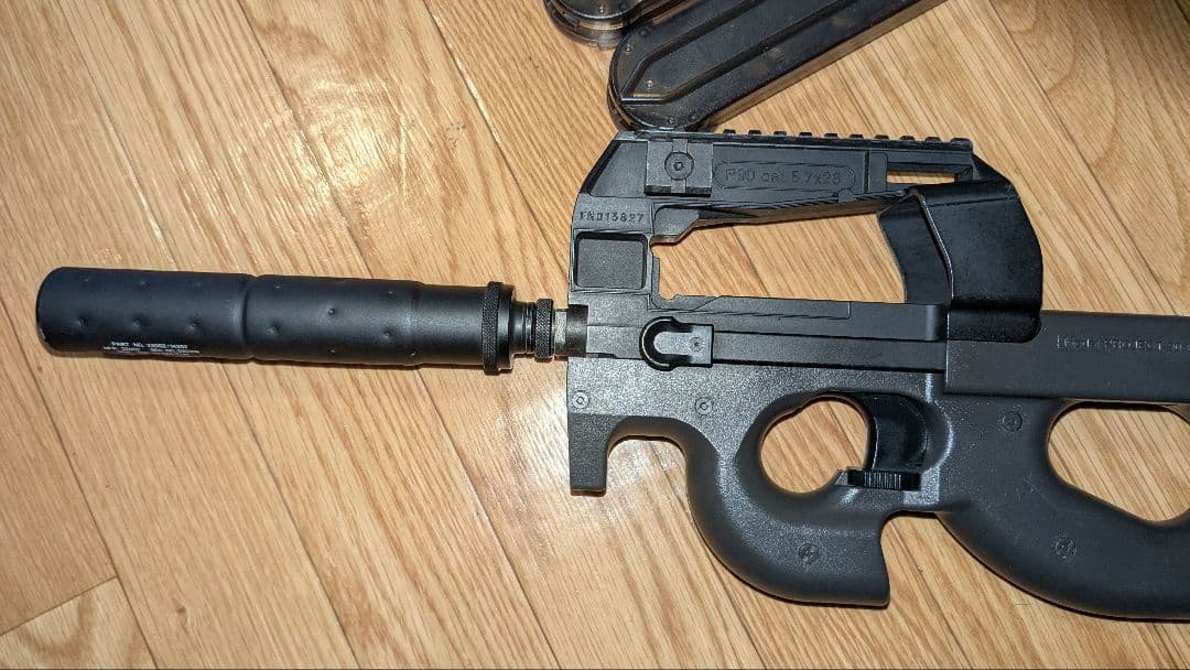 マルイ スタンダード電動ガン P90TR中古品。合法品。18歳以上用。