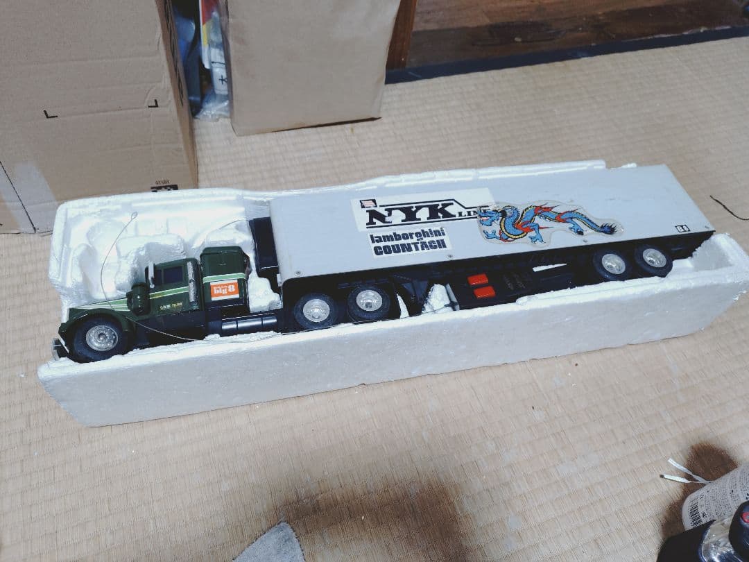 big8トレーラー 1/30スケール２台セット1台は部品取り、