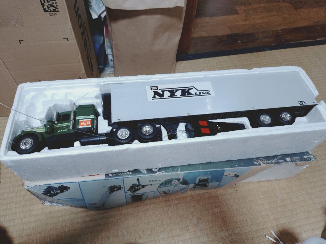 big8トレーラー 1/30スケール２台セット1台は部品取り、