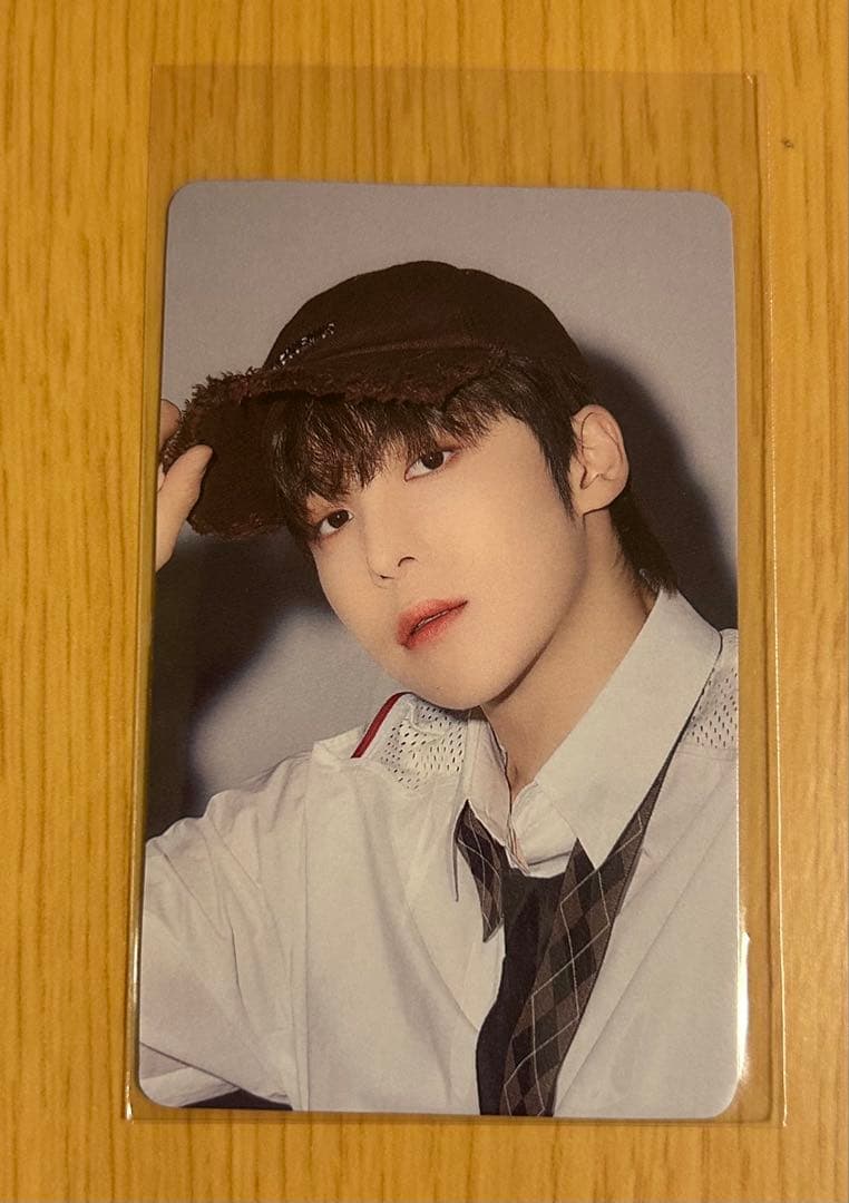 ATEEZ Birthday撮り下ろし直筆サイン入りソロカットチェキ ユノ
