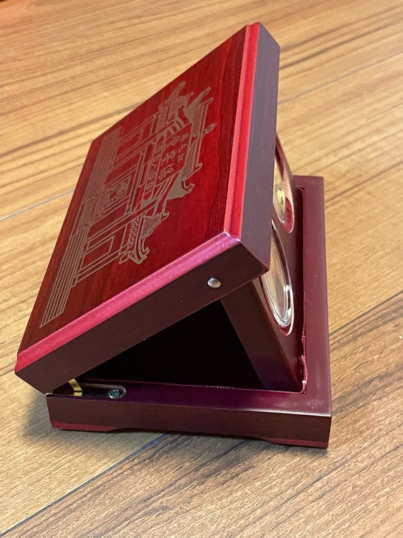 新品未使用】安倍晋三総理大臣記念メダル、豪華木箱付き - メルカリ