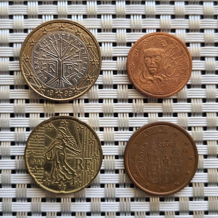 送料込】海外硬貨 ヨーロッパ 1ユーロ 20セント 5セント 2セント 計4枚