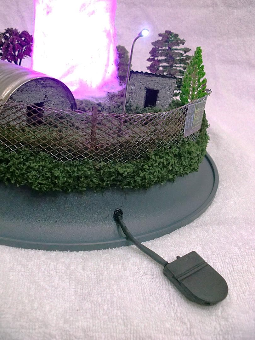 エリア51ジオラマシリーズ金属製UFOフィギュア,雷雲LED