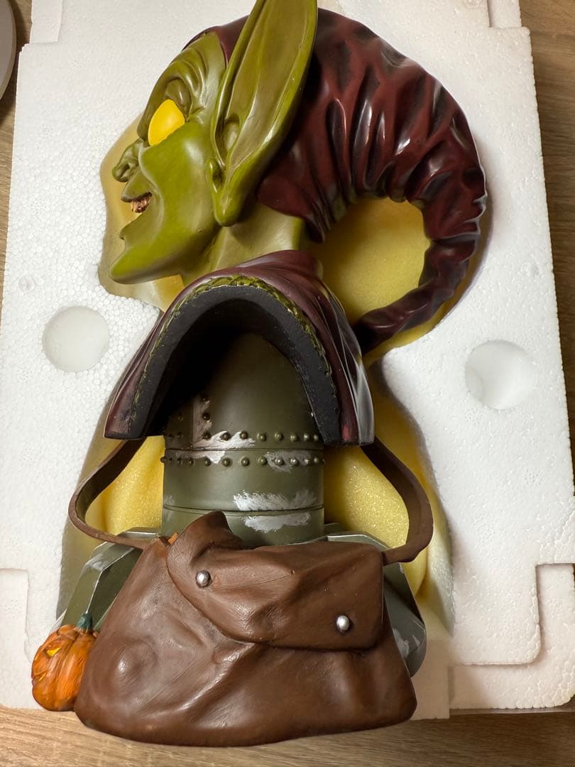 Green Goblin スタチュー MARVEL限定証明書付 Green Goblin Lands at