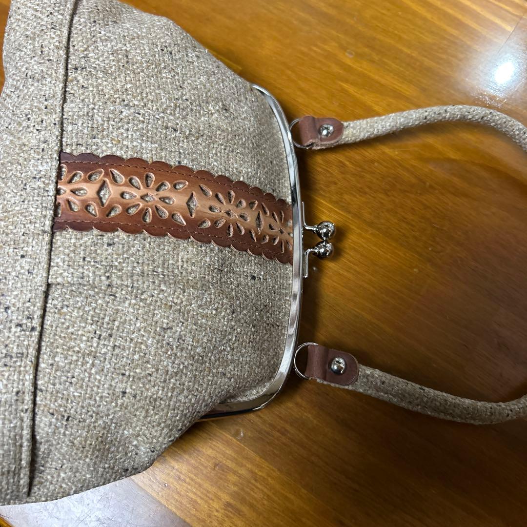 ハンドメイド　手刺繍ガマ口ポーチ