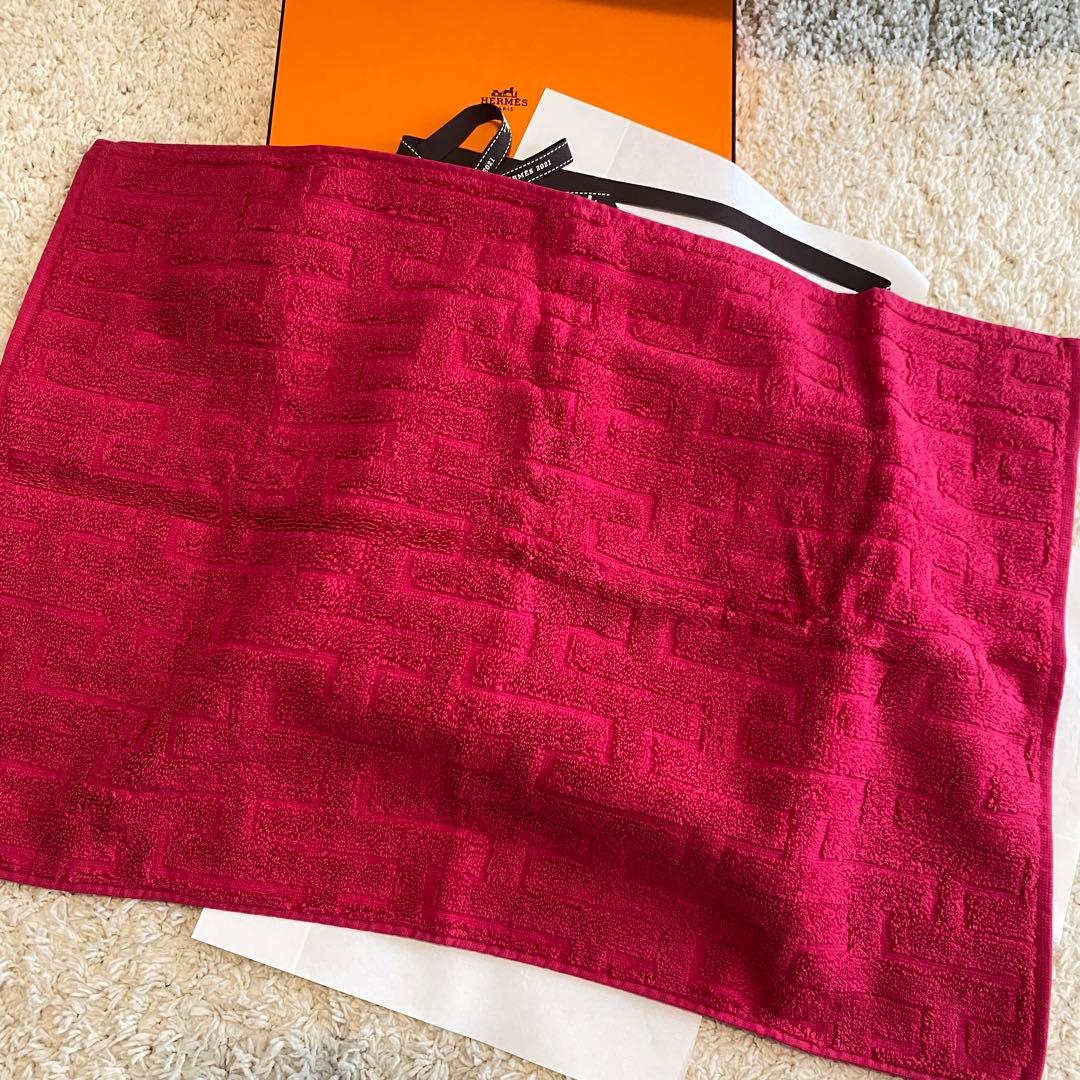 HERMES タオルセット カレ 《アヴァロン》 ゲストタオル《ステアーズ》