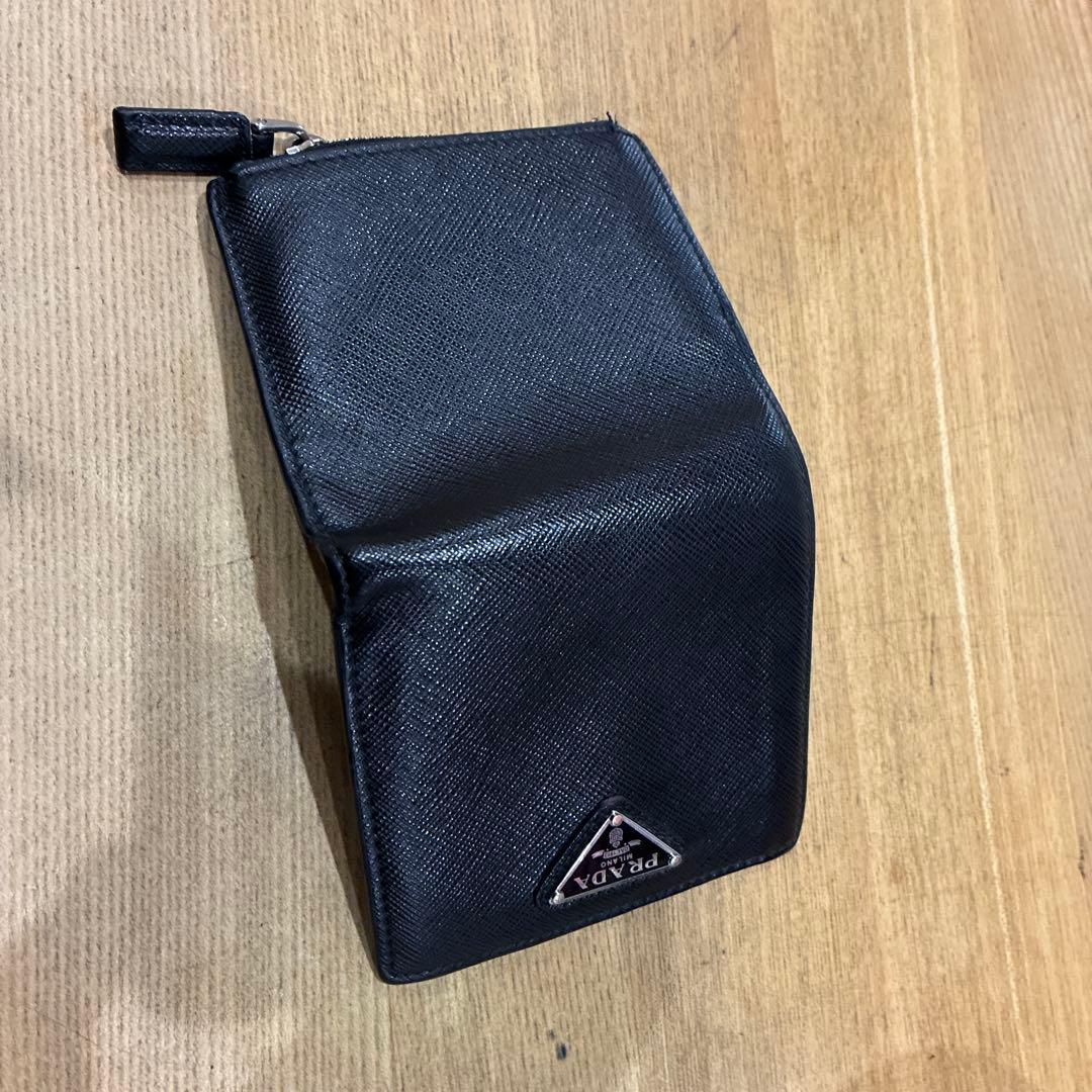 金*木様 PRADA ブラック 二つ折り財布 サフィアーノレザー