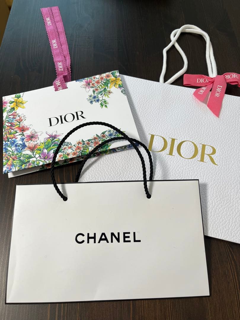 Dior & Chanel ショップ袋 3枚セット - メルカリ