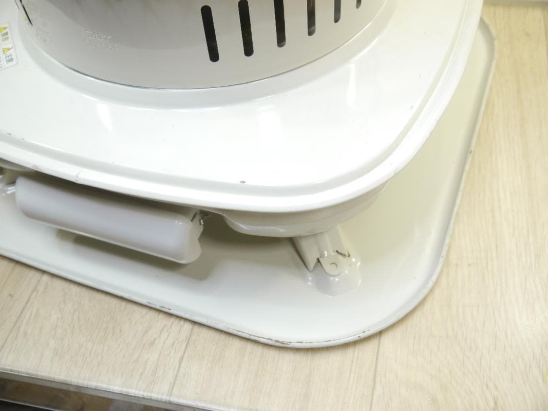 機構良好、外観・・・◇2013年。コロナ 石油ストーブ ホワイト 安全