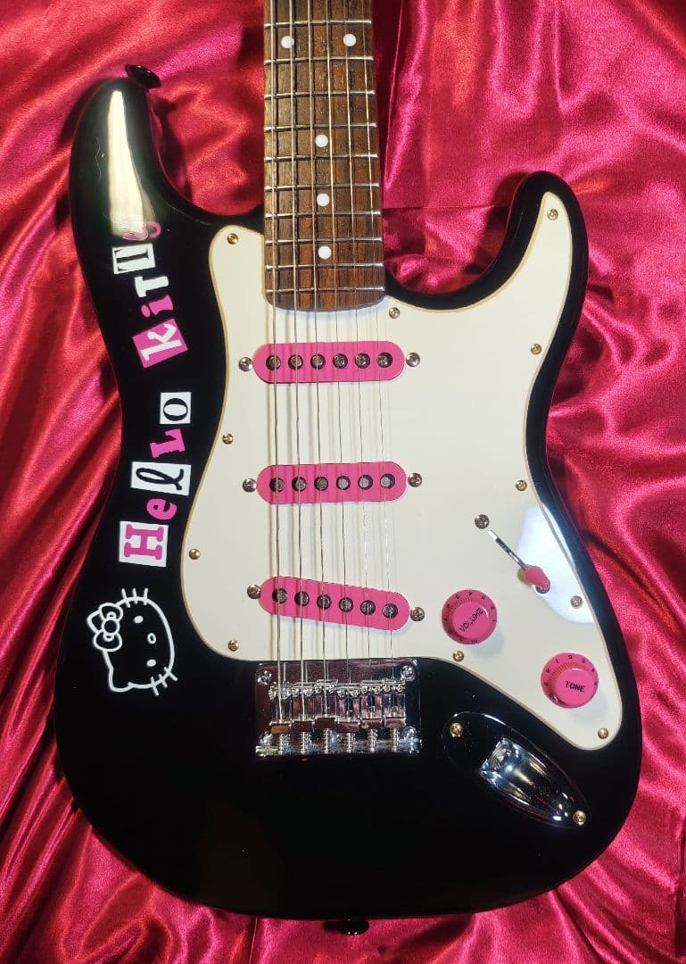 ハローキティ　ミニ　ストラトキャスター